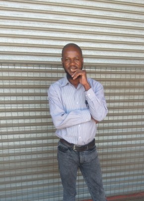 Khumi, 34, iRiphabhuliki yase Ningizimu Afrika, IGoli