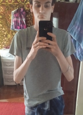 Олег из Камызяка 20 лет