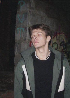 Дмитрий из Новомосковска 20 лет