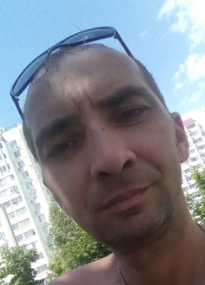 Андрей из Батайска 43 года