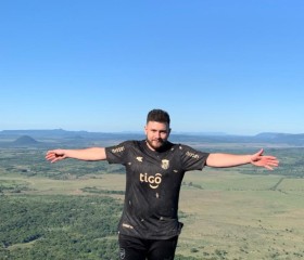 Moi, 30, Asuncion