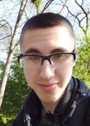 Данил из Артема 19 лет