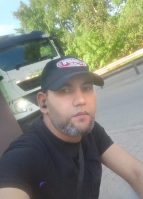 Шухрат из Сходни 32 года