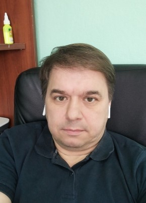 Константин из Новотроицка 42 года