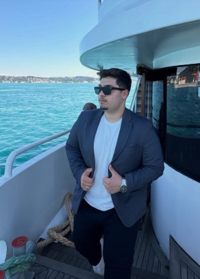 Ahmet из İstanbul 18 лет