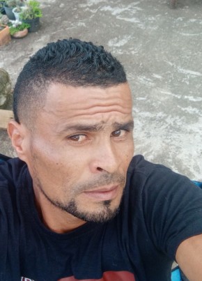 Camilo Valencia, 41, República de Colombia, Medellín
