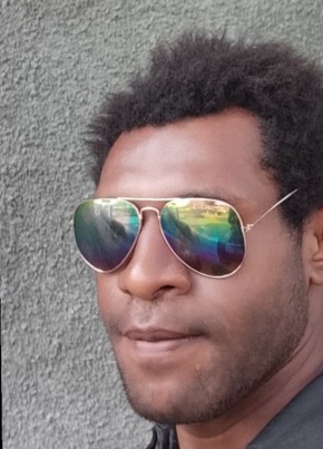 Daniel Albert из Port Moresby 20 лет