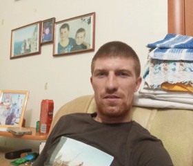 Roman Pakholkov, 32, Yekaterinburg