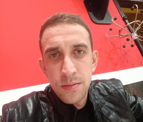 Evgeniy, 30, Islington