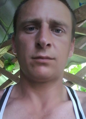 Evgeniy, 31, Belarus, Karelichy