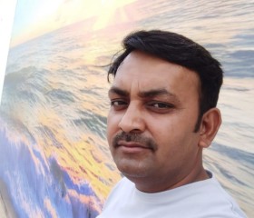 Kashif, 18, Sharjah