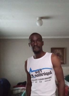 Blùe из Soweto 36 лет