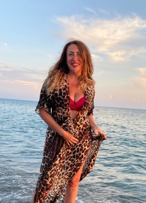 Elena, 41, Russia, Sochi