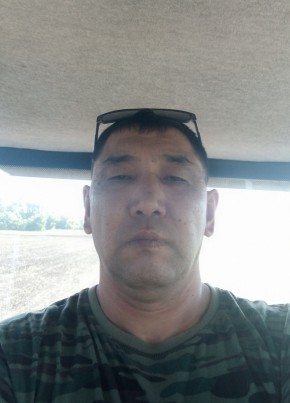 Михаил из Балаково 44 года