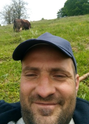 Marinescu, 41, Romania, Pitești