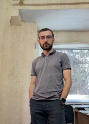 Артур Моісеєнко из Чернигова 26 лет