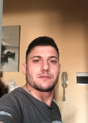 Gianluca, 29, Repubblica Italiana, Milano