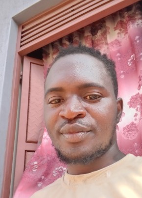 Davis из Mbarara 23 года