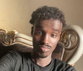 Vantinho Qaadir, 20, Mogadishu