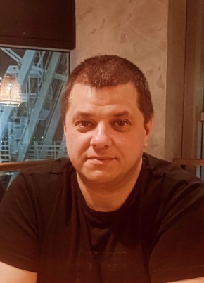 Антон из Москвы 44 года