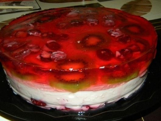 ЙОГУРТОВЫЙ ТОРТ С КЛУБНИКОЙ И КИВИ - смотреть видео онлайн от "Вкусные истории с