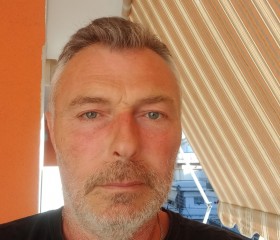 Leo, 51, Athens