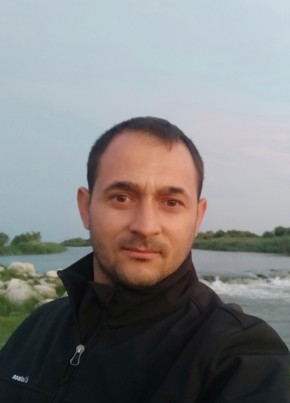 Ayhan, 39, Türkiye Cumhuriyeti, Mustafakemalpaşa