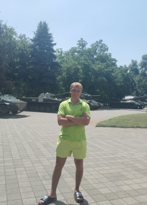 Максим из Луганска 37 лет