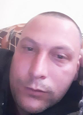 Димитър, 32, Република България, Карлово