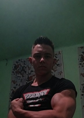 Nikolas из Brașov 18 лет