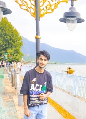 𝑴𝒖𝒅𝒂𝒔𝒊𝒓, 18, India, Srinagar (Jammu and Kashmir)