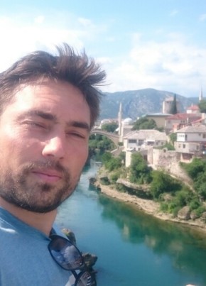 Tamás, 43, A Magyar Népköztársaság, Budapest