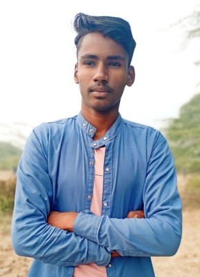 Arjun, 18, India, Varanasi