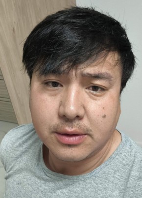 Али из Турсунзоды 33 года