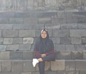 Agustin, 22, Surabaya