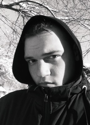 Максим из Омска 22 года