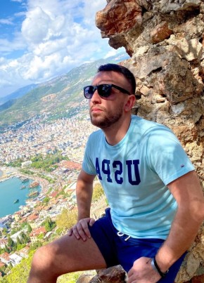 Антон из Сочи 32 года