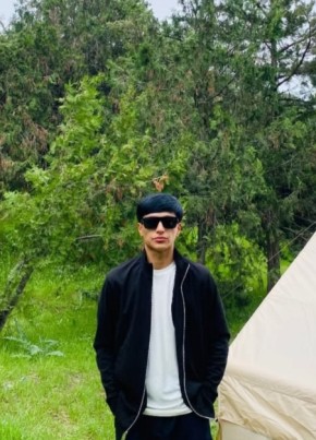иззатилло из Бердска 18 лет
