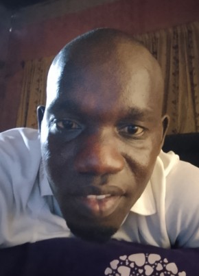Pape Aliou sarr из Dakar 32 года
