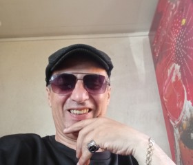 Georgiy, 50, Novotitarovskaya