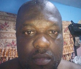 DonNewton, 45, Cotonou