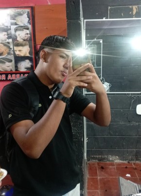 Ángel из San Salvador 18 лет