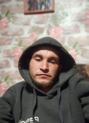 Денис из Балашова 27 лет