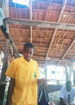 Qwe, 19, Solomon Islands, Honiara