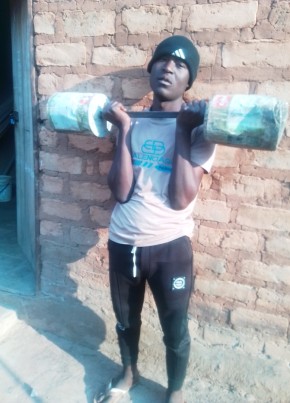 Sichone Ivwananj из Lusaka 18 лет