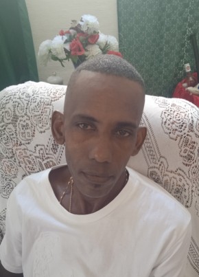 Eliezer Nicolás, 42, República de Cuba, La Habana