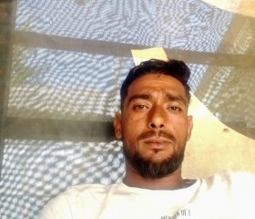 Aurel Ghita, 30, Ploiesti
