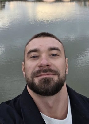 Артем из Новороссийска 32 года