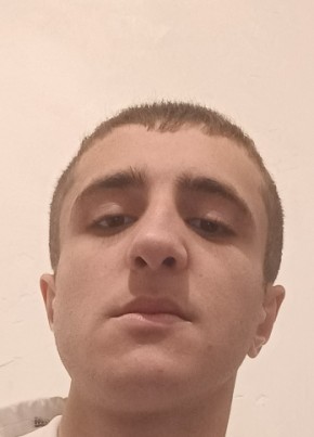Руслан из Махачкалы 20 лет