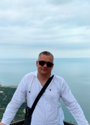 Максим из Евпатории 43 года